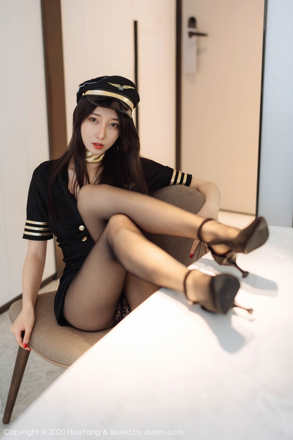 [HuaYang花漾]Vol.269_嫩模玥儿玥er机长制服主题黑丝裤袜秀豹纹内裤极致诱惑写真73P
