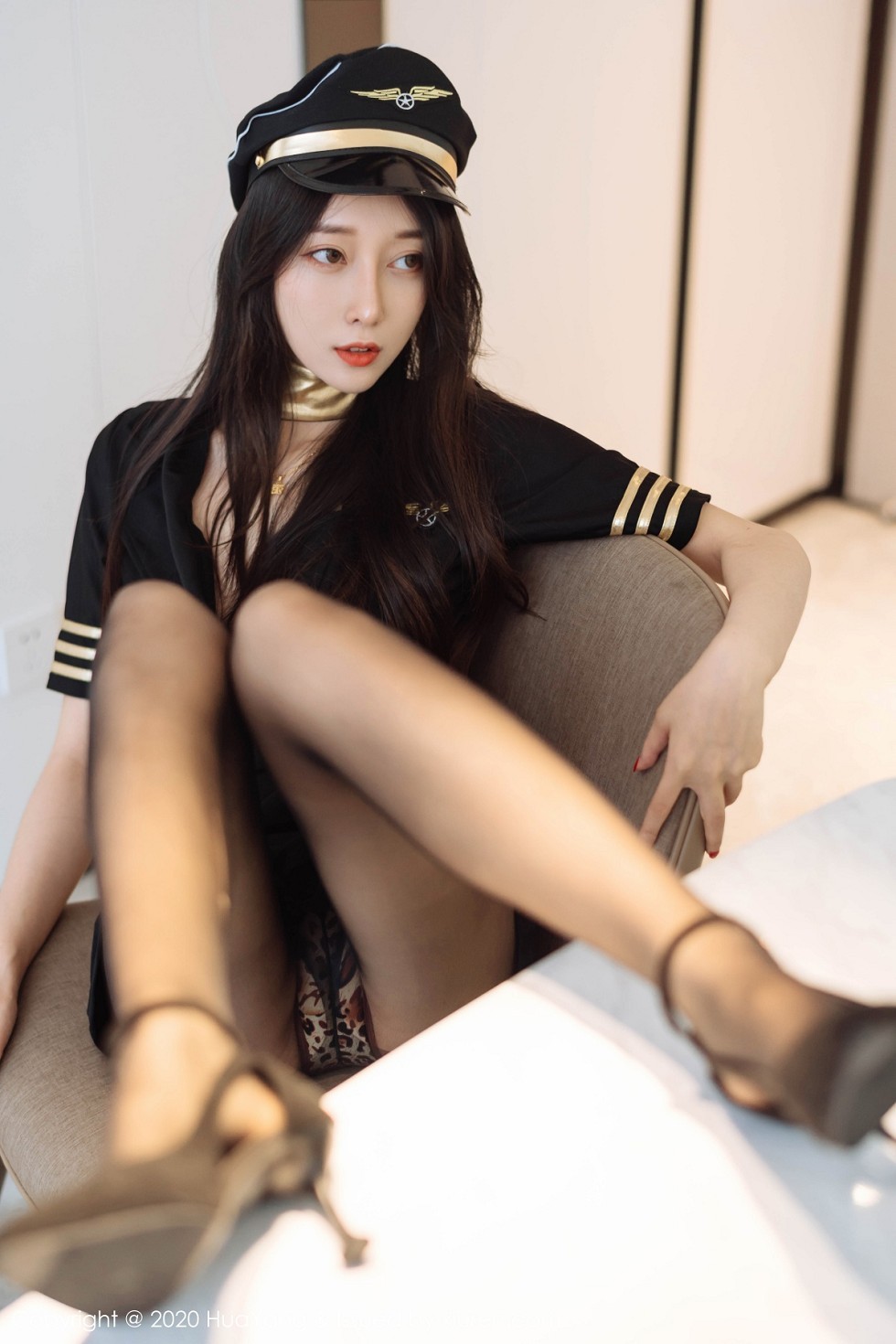 [HuaYang花漾]Vol.269_嫩模玥儿玥er机长制服主题黑丝裤袜秀豹纹内裤极致诱惑写真73P