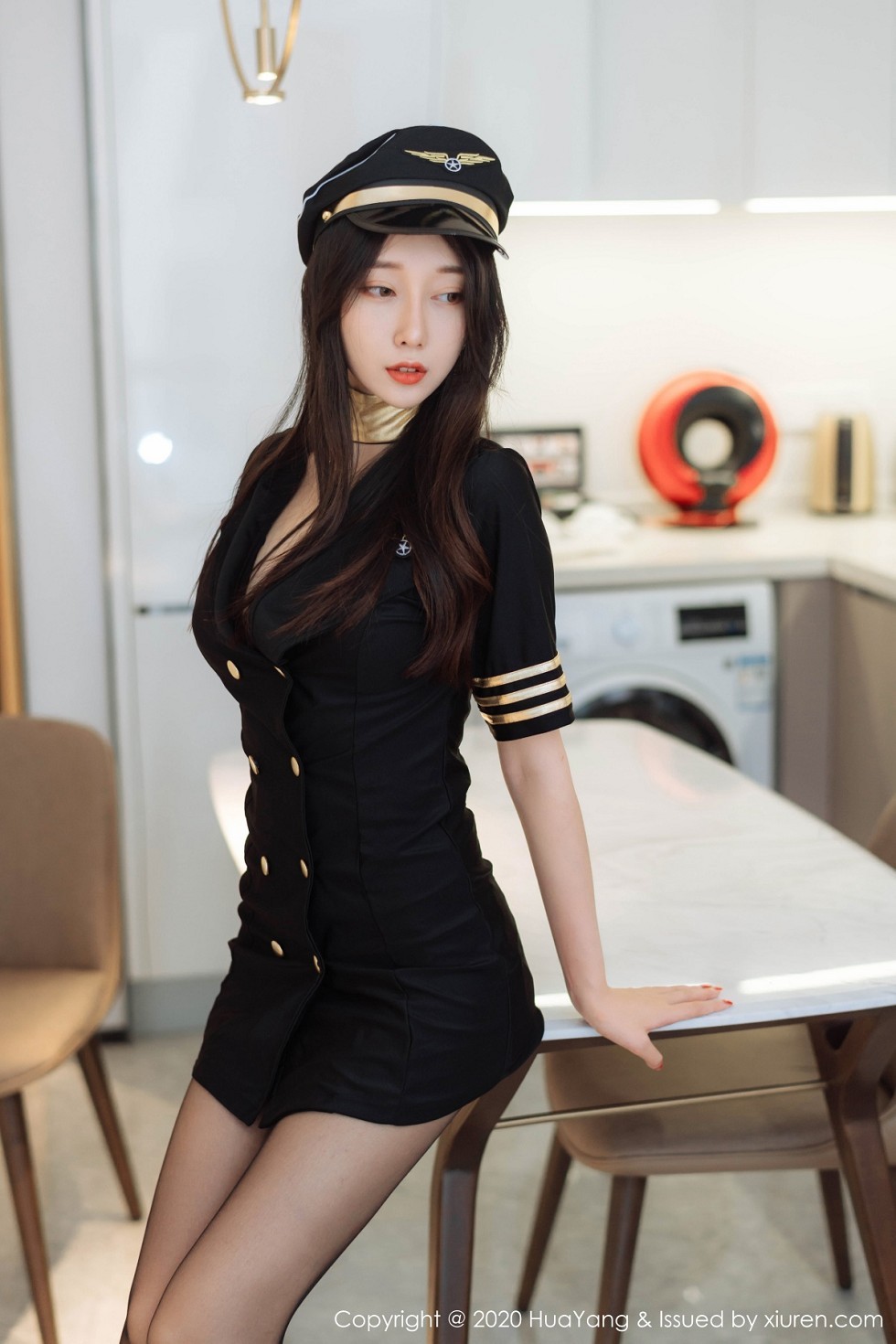 [HuaYang花漾]Vol.269_嫩模玥儿玥er机长制服主题黑丝裤袜秀豹纹内裤极致诱惑写真73P