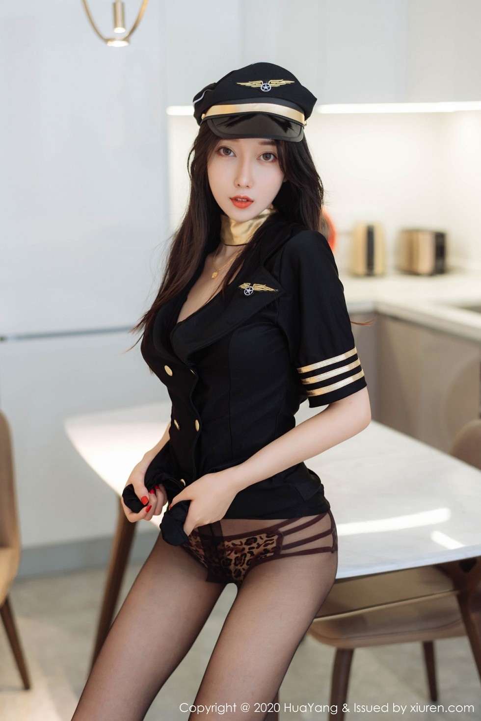 [HuaYang花漾]Vol.269_嫩模玥儿玥er机长制服主题黑丝裤袜秀豹纹内裤极致诱惑写真73P