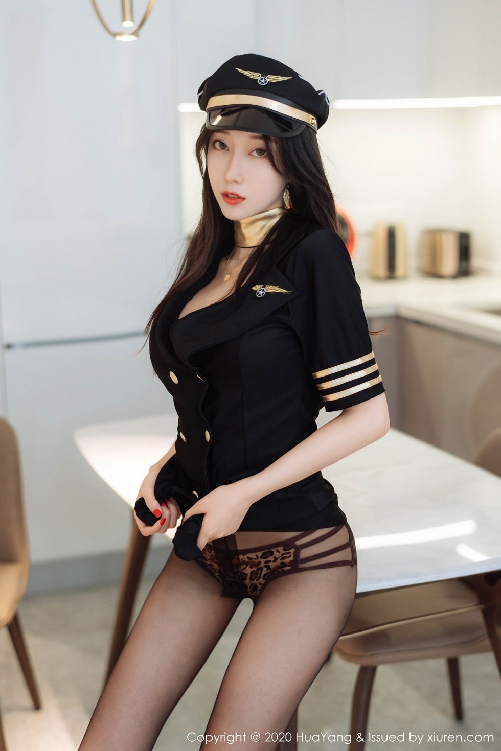 [HuaYang花漾]Vol.269_嫩模玥儿玥er机长制服主题黑丝裤袜秀豹纹内裤极致诱惑写真73P