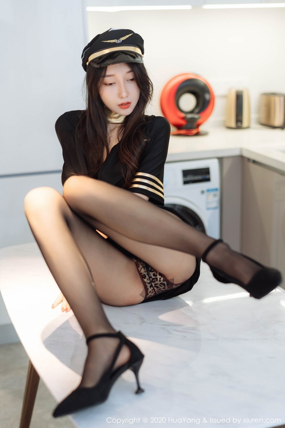 [HuaYang花漾]Vol.269_嫩模玥儿玥er机长制服主题黑丝裤袜秀豹纹内裤极致诱惑写真73P
