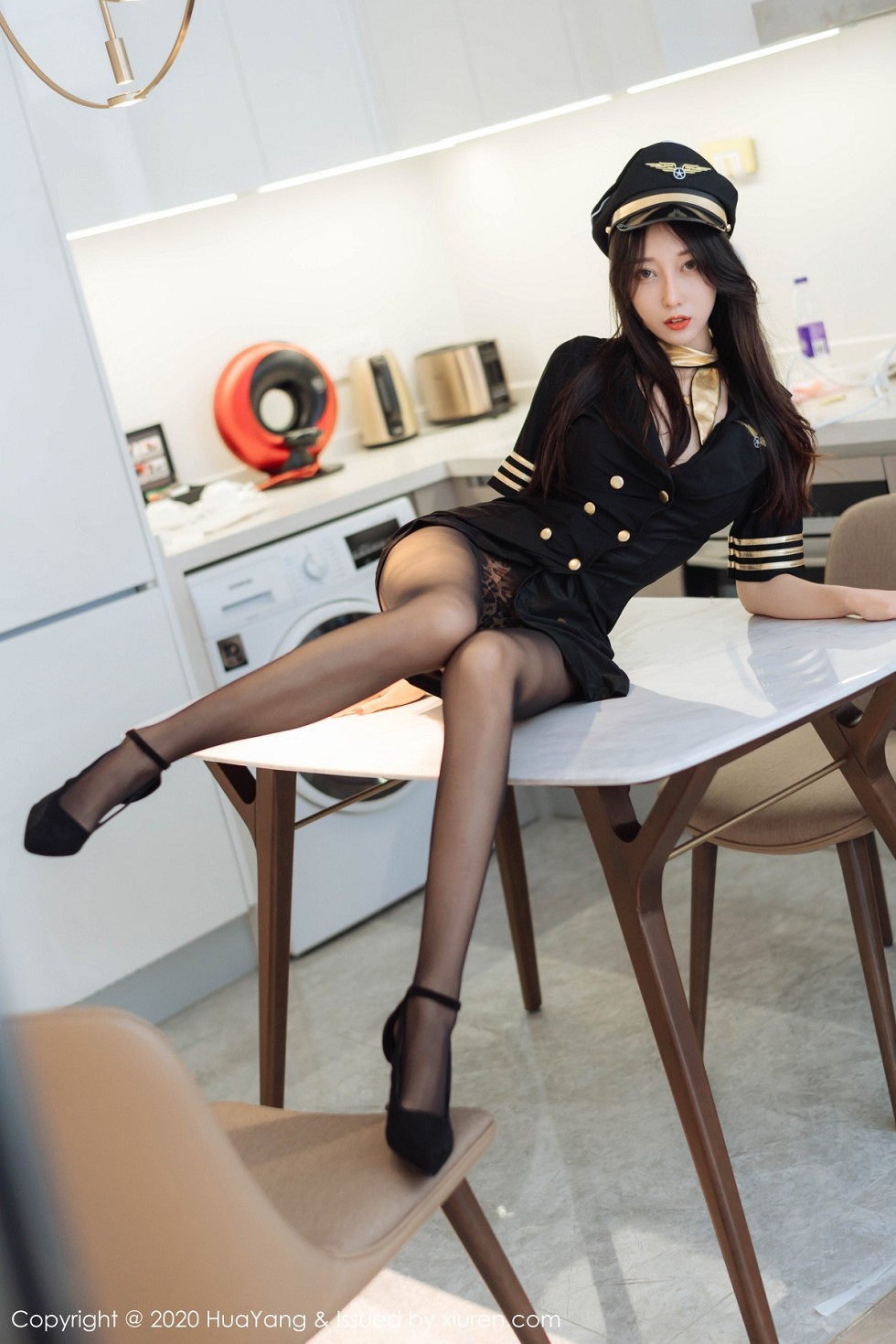 [HuaYang花漾]Vol.269_嫩模玥儿玥er机长制服主题黑丝裤袜秀豹纹内裤极致诱惑写真73P