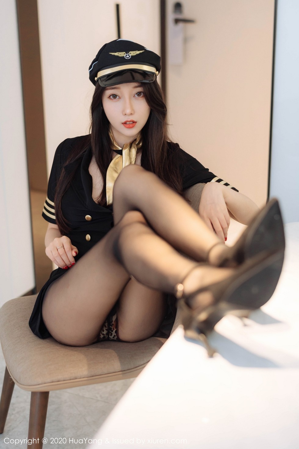 [HuaYang花漾]Vol.269_嫩模玥儿玥er机长制服主题黑丝裤袜秀豹纹内裤极致诱惑写真73P