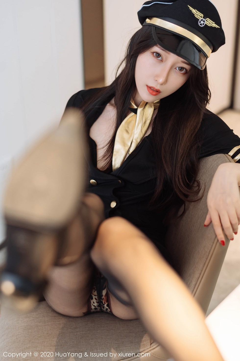 [HuaYang花漾]Vol.269_嫩模玥儿玥er机长制服主题黑丝裤袜秀豹纹内裤极致诱惑写真73P