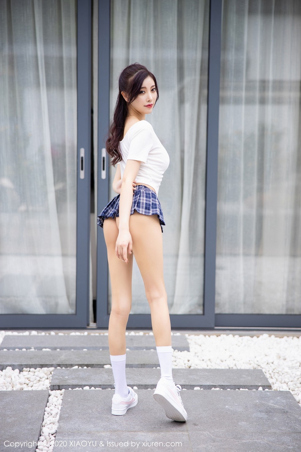 [XiaoYu画语界]Vol.343_女神杨晨晨sugar阳朔旅拍格子JK短裙秀完美身材诱惑写真64P