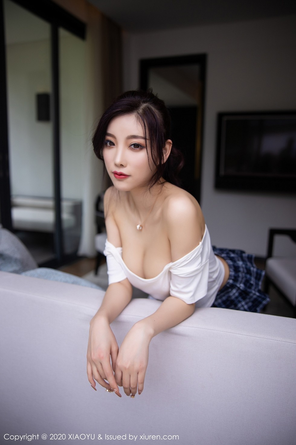 [XiaoYu画语界]Vol.343_女神杨晨晨sugar阳朔旅拍格子JK短裙秀完美身材诱惑写真64P