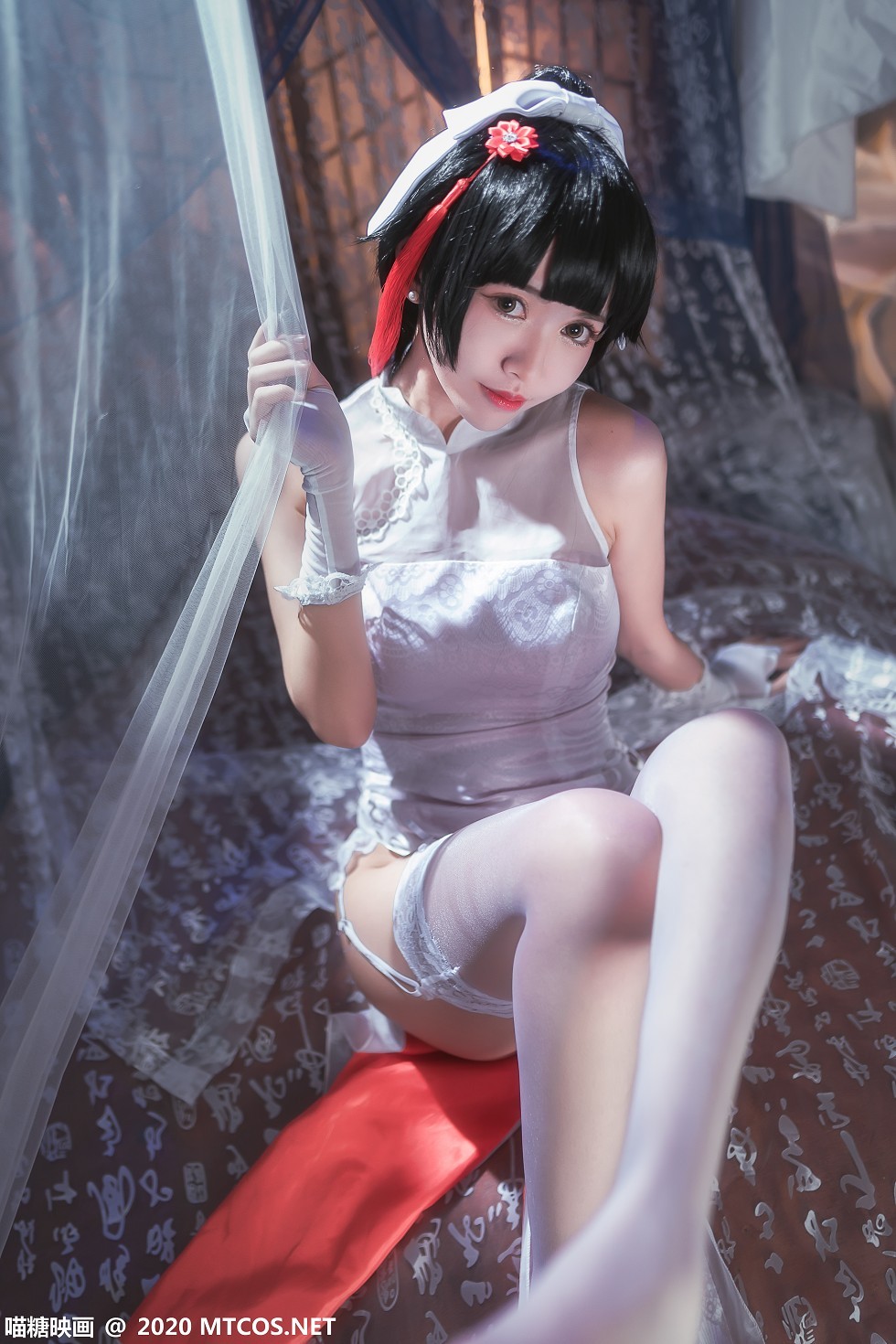 [喵糖映画]HML.015_旗袍小美女私房性感红色旗袍+银白色旗袍配白丝吊袜诱惑写真24P
