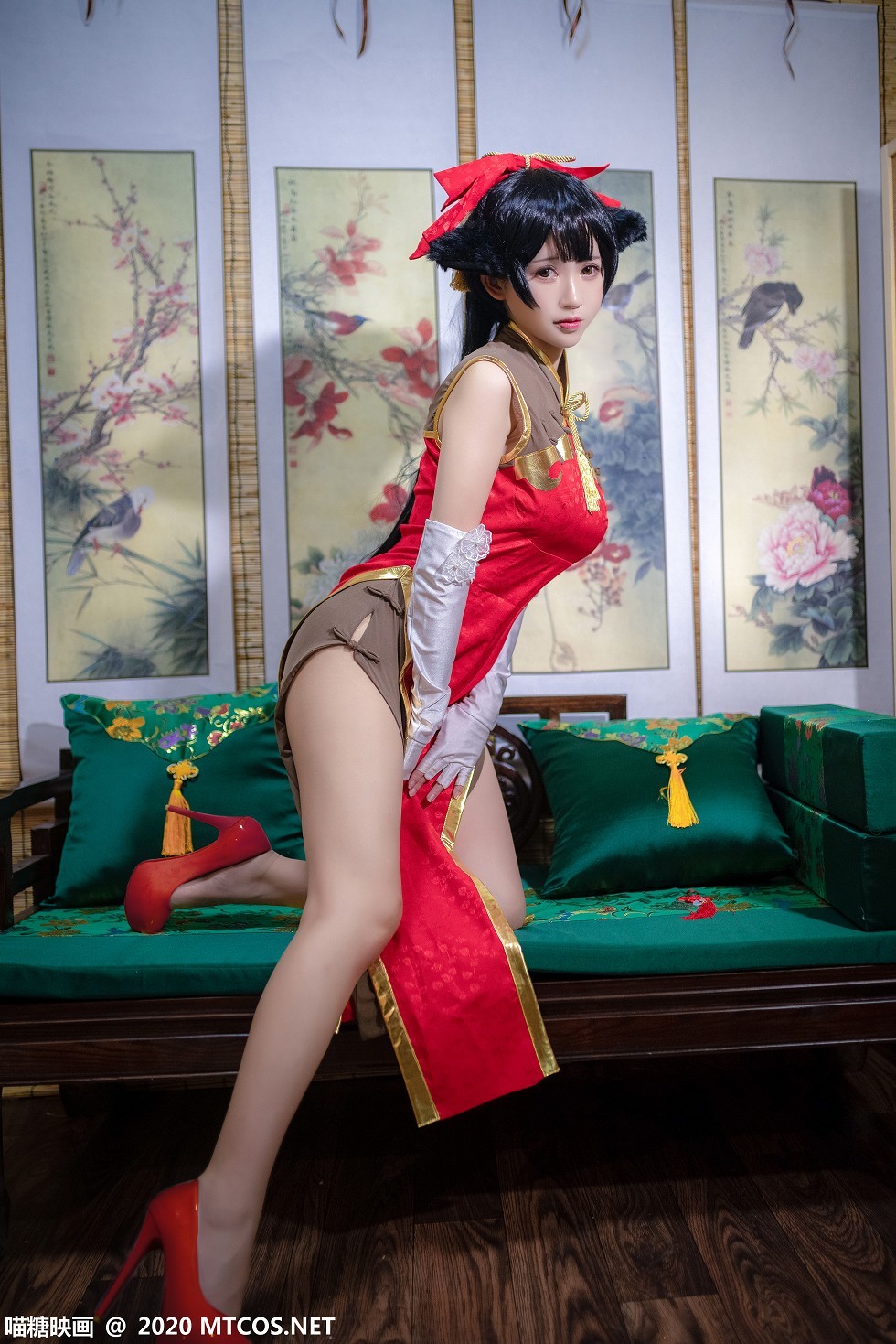 [喵糖映画]HML.015_旗袍小美女私房性感红色旗袍+银白色旗袍配白丝吊袜诱惑写真24P