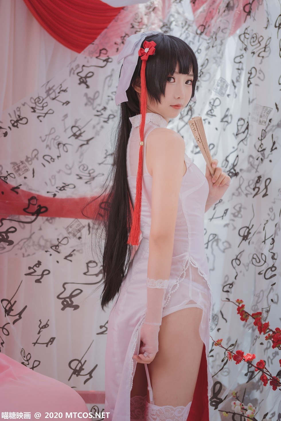[喵糖映画]HML.017_白色旗袍美女私房白色蕾丝内裤配吊带蕾丝袜撩人诱惑写真20P
