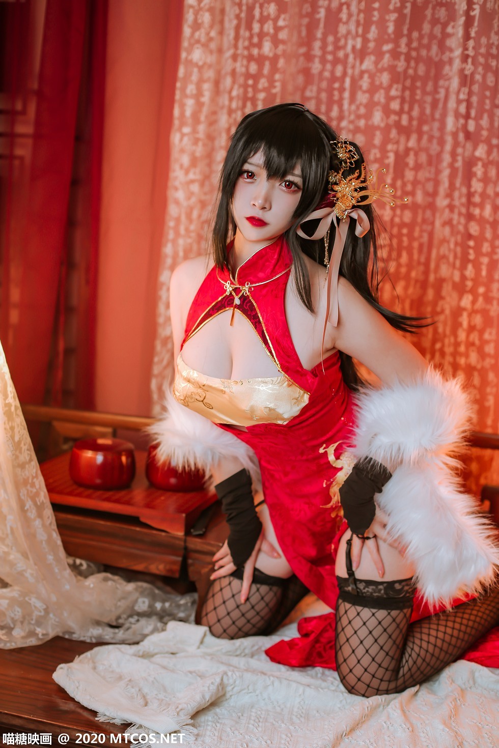 [喵糖映画]HML.018_碧蓝大凤旗袍美女私房吊带黑丝渔网秀翘臀美腿诱惑写真41P
