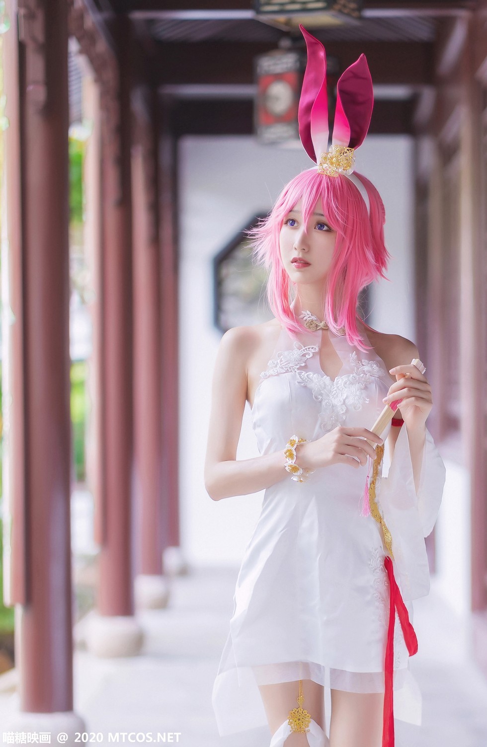 [喵糖映画]HML.020_八重樱旗袍妹子户外高开旗袍配凉高跟秀白嫩美腿迷人诱惑写真31P