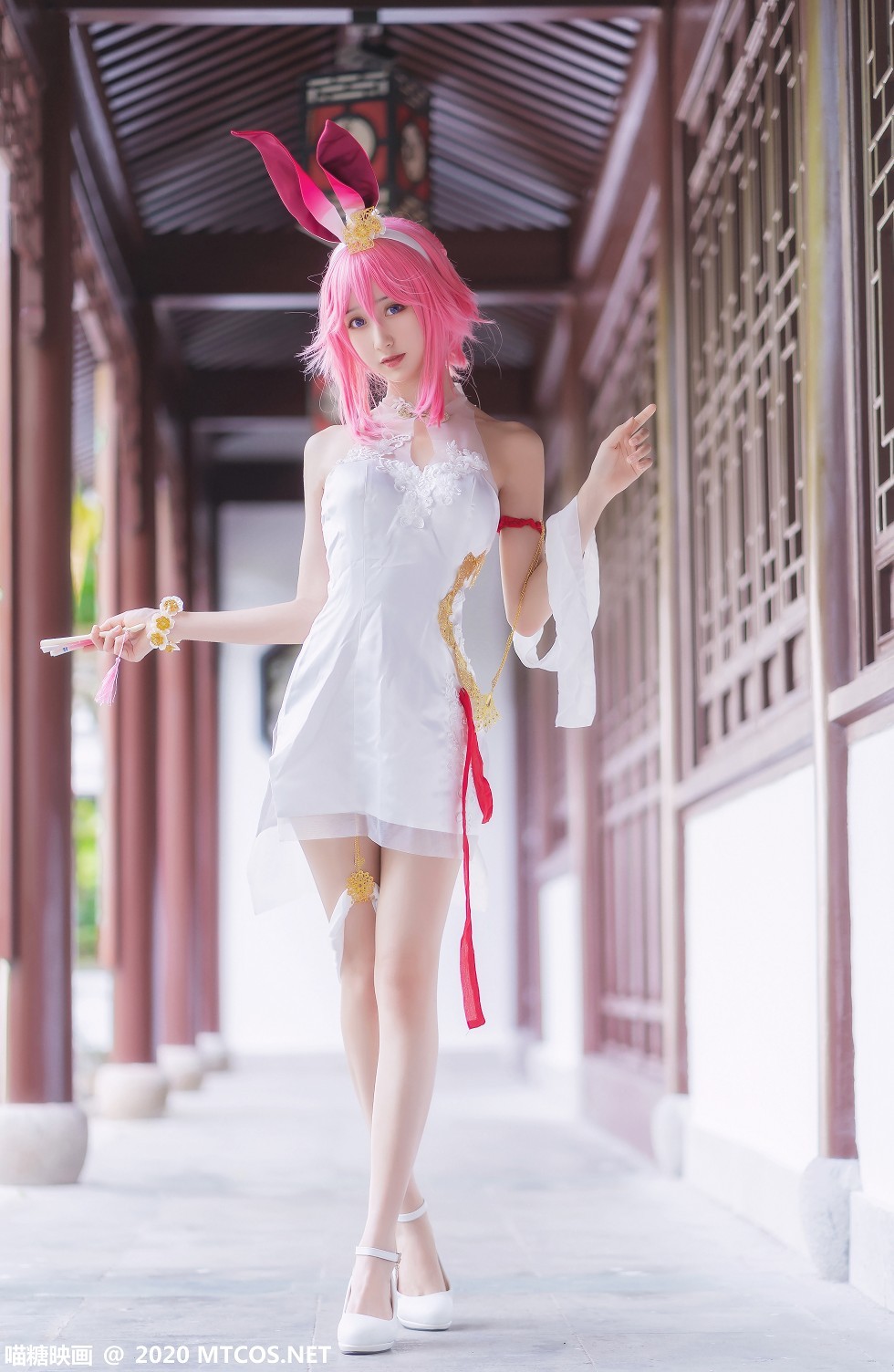 [喵糖映画]HML.020_八重樱旗袍妹子户外高开旗袍配凉高跟秀白嫩美腿迷人诱惑写真31P