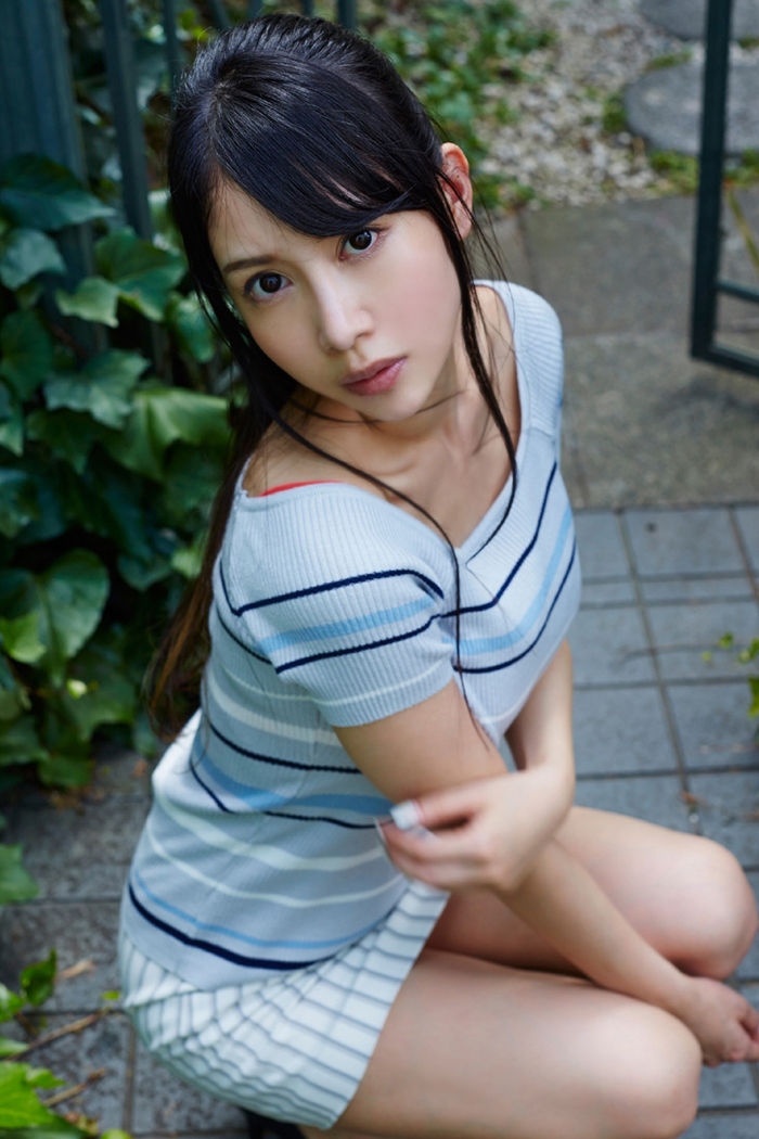 气质护士青井丝袜美腿好身材惹火诱人(图1)