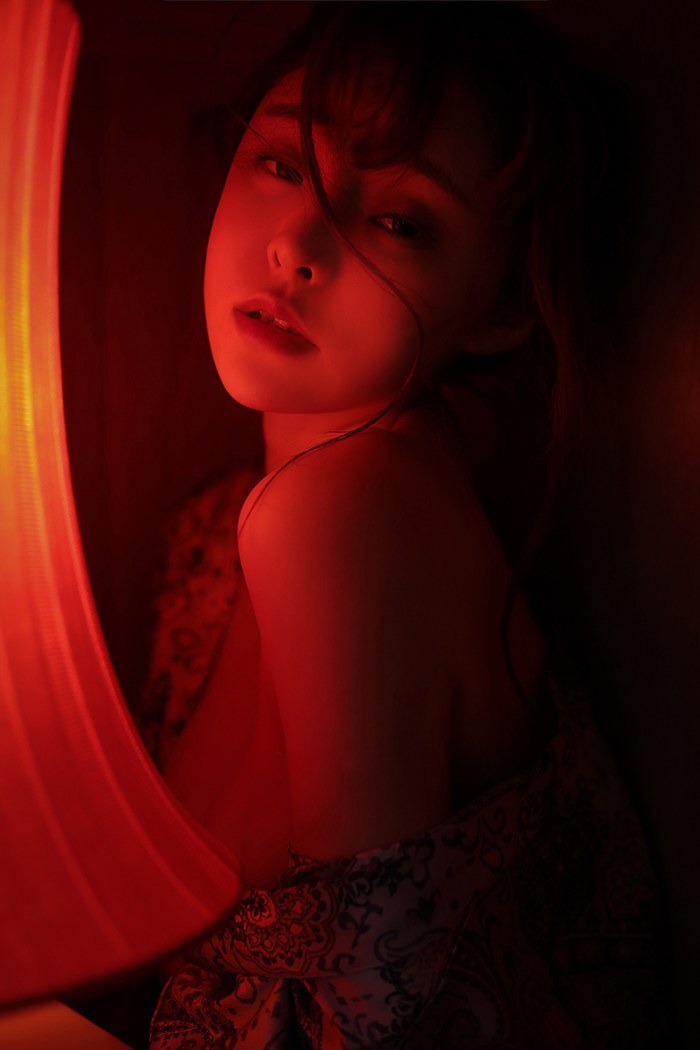 大胸妹柳侑绮性感cos巨乳跃跃欲出(图8)