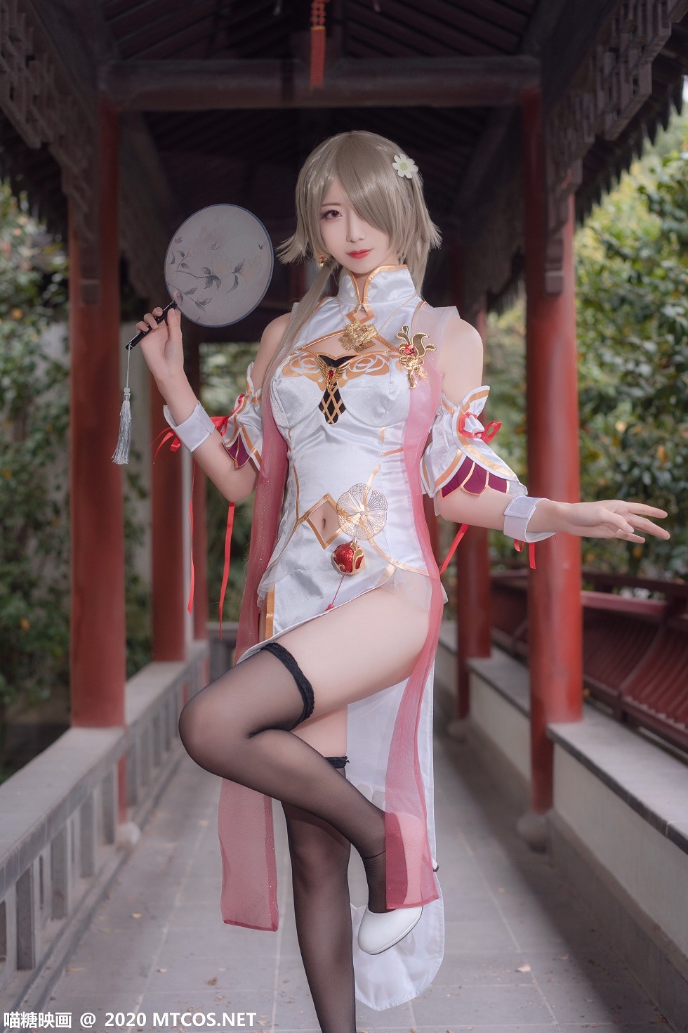 [喵糖映画]HML.021_浣溪沙旗袍妹子户外性感COS装扮配黑丝袜秀完美身材诱惑写真20P