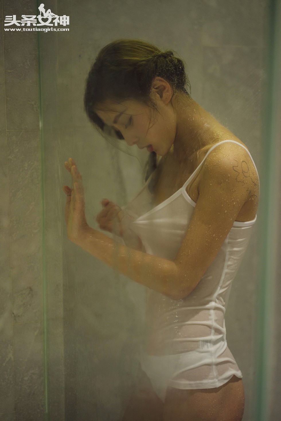 [Toutiao头条女神]No.032_叛逆美少女朵朵凤凰涅槃全裸人体艺术诱惑写真41P