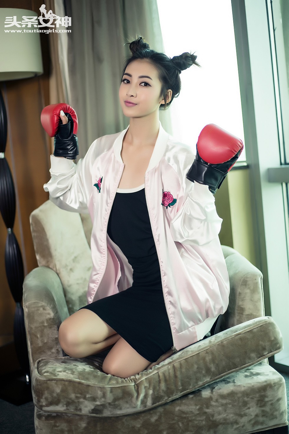[Toutiao头条女神]No.043_嫩模萝莉张爽居家私房性感内裤秀白嫩美臀写真33P