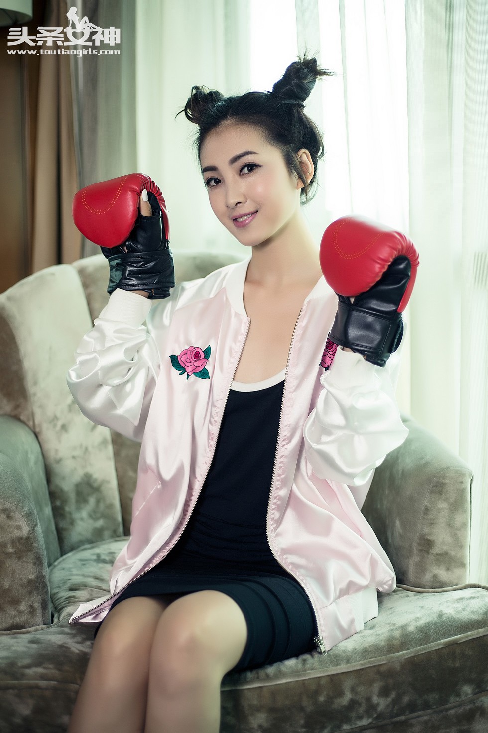 [Toutiao头条女神]No.043_嫩模萝莉张爽居家私房性感内裤秀白嫩美臀写真33P