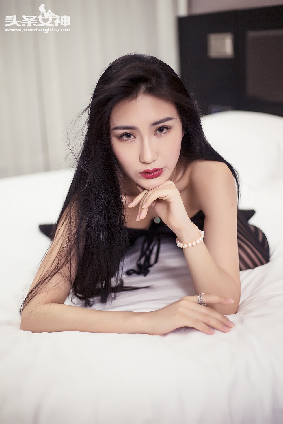 [Toutiao头条女神]No.049_嫩模暧妮连体黑丝小秘书透视现乳贴诱惑写真27P