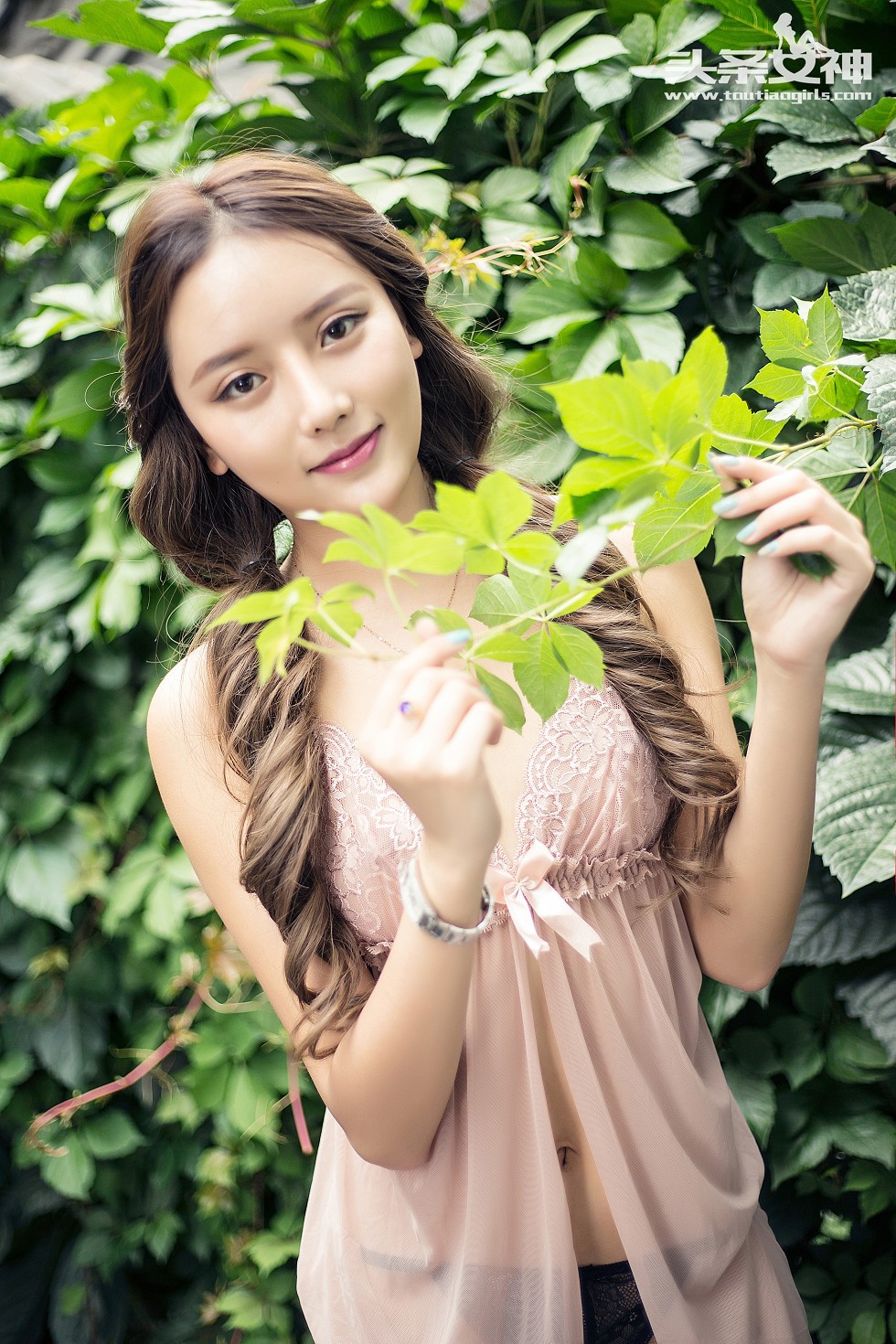 [Toutiao头条女神]No.050_嫩模彤彤雪肌美肤阿童木黑色蕾丝内裤诱惑写真58P