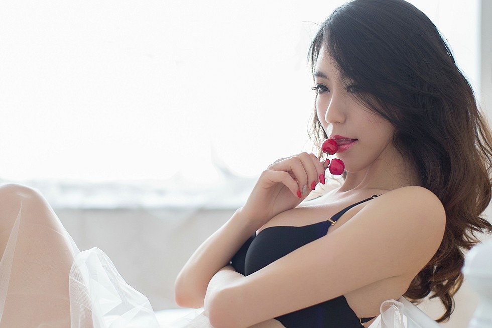 [TGOD推女神]2015.04.20_嫩模邓雪Sweet黑色蕾丝内裤诱惑翘臀性感美胸写真41P