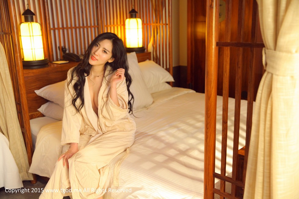 [TGOD推女神]2015.05.07_女神驾到之性感小天后韩盼盼森林温泉性感写真50P