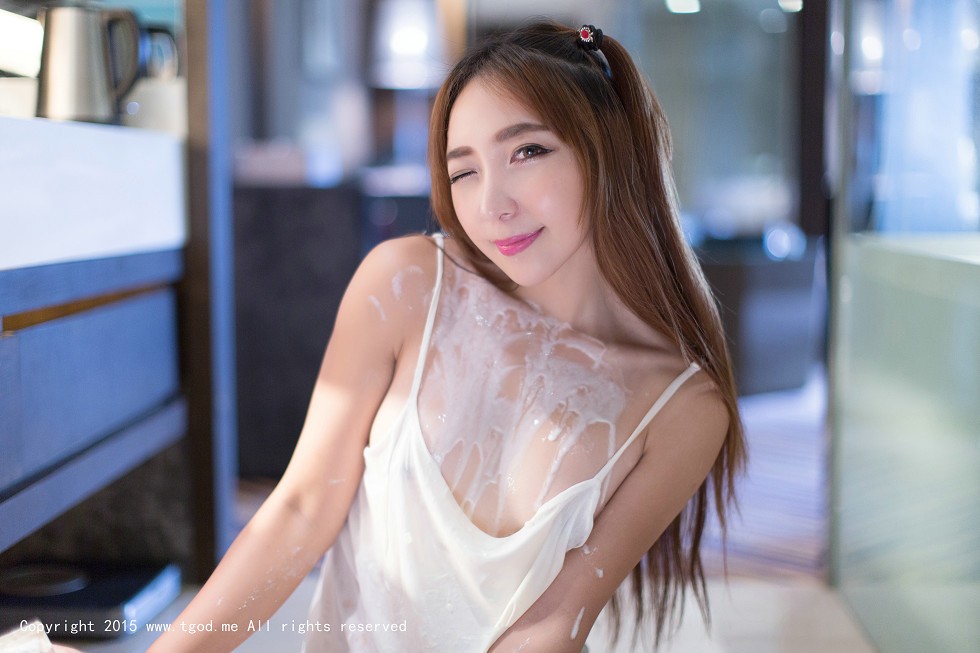 [TGOD推女神]2015.07.28_嫩模黄歆苑chobits黑色吊带丝袜秀美臀豪乳诱惑50P