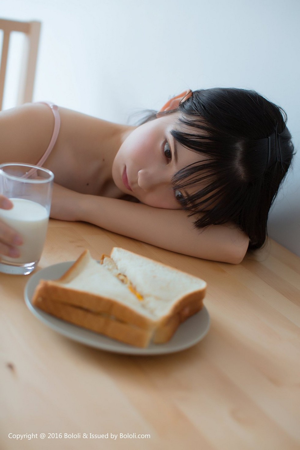 [BoLoli波萝社新刊]Vol.038_嫩模鱼丸居家真空睡衣闺房清爽迷人写真30P