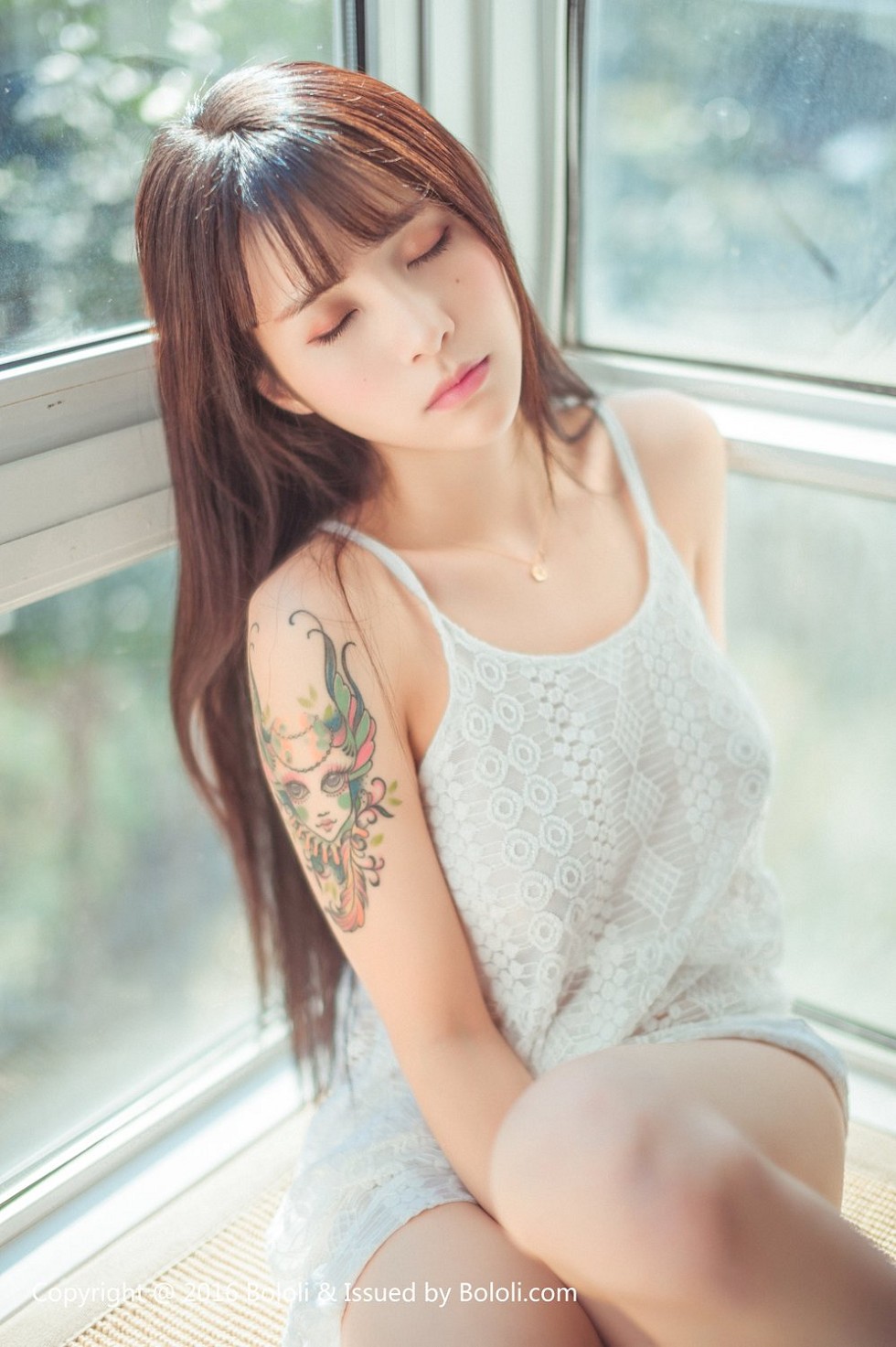 [BoLoli波萝社新刊]Vol.040_嫩模夏美酱卧室私房白色连身裙+蕾丝内裤完美诱惑写真87P