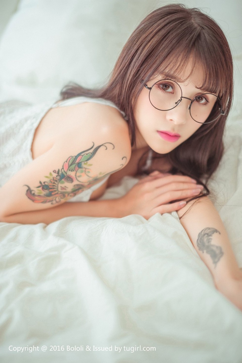[BoLoli波萝社新刊]Vol.040_嫩模夏美酱卧室私房白色连身裙+蕾丝内裤完美诱惑写真87P