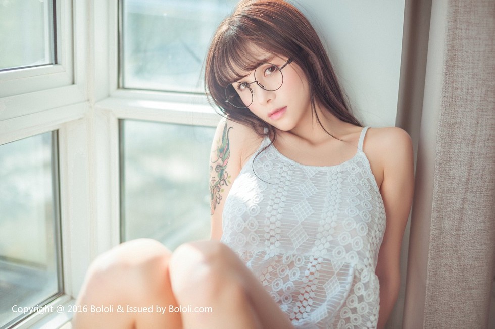[BoLoli波萝社新刊]Vol.040_嫩模夏美酱卧室私房白色连身裙+蕾丝内裤完美诱惑写真87P
