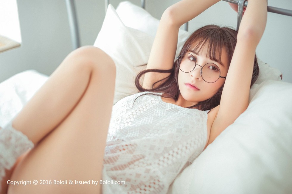 [BoLoli波萝社新刊]Vol.040_嫩模夏美酱卧室私房白色连身裙+蕾丝内裤完美诱惑写真87P