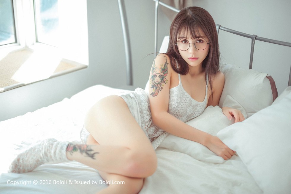 [BoLoli波萝社新刊]Vol.040_嫩模夏美酱卧室私房白色连身裙+蕾丝内裤完美诱惑写真87P