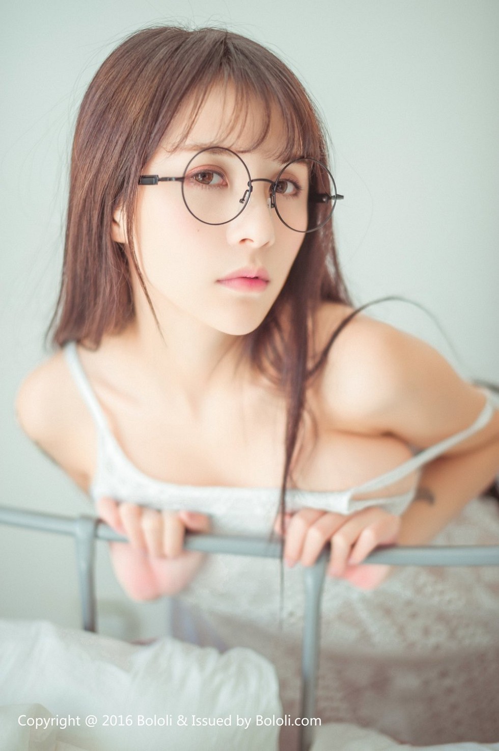 [BoLoli波萝社新刊]Vol.040_嫩模夏美酱卧室私房白色连身裙+蕾丝内裤完美诱惑写真87P