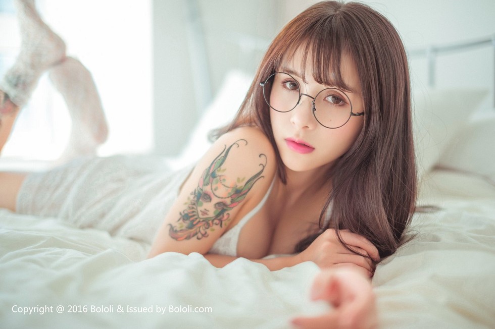 [BoLoli波萝社新刊]Vol.040_嫩模夏美酱卧室私房白色连身裙+蕾丝内裤完美诱惑写真87P