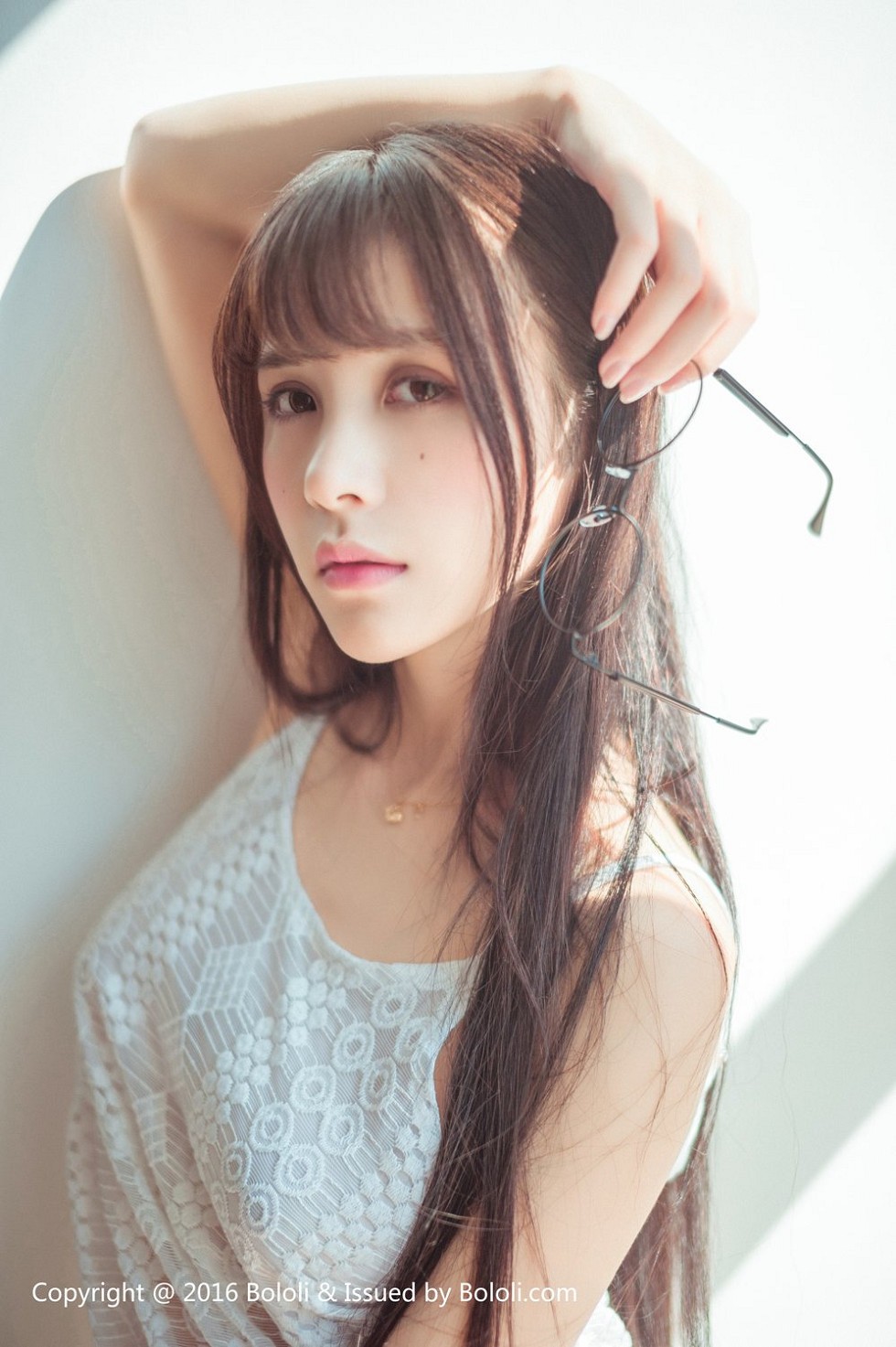 [BoLoli波萝社新刊]Vol.040_嫩模夏美酱卧室私房白色连身裙+蕾丝内裤完美诱惑写真87P