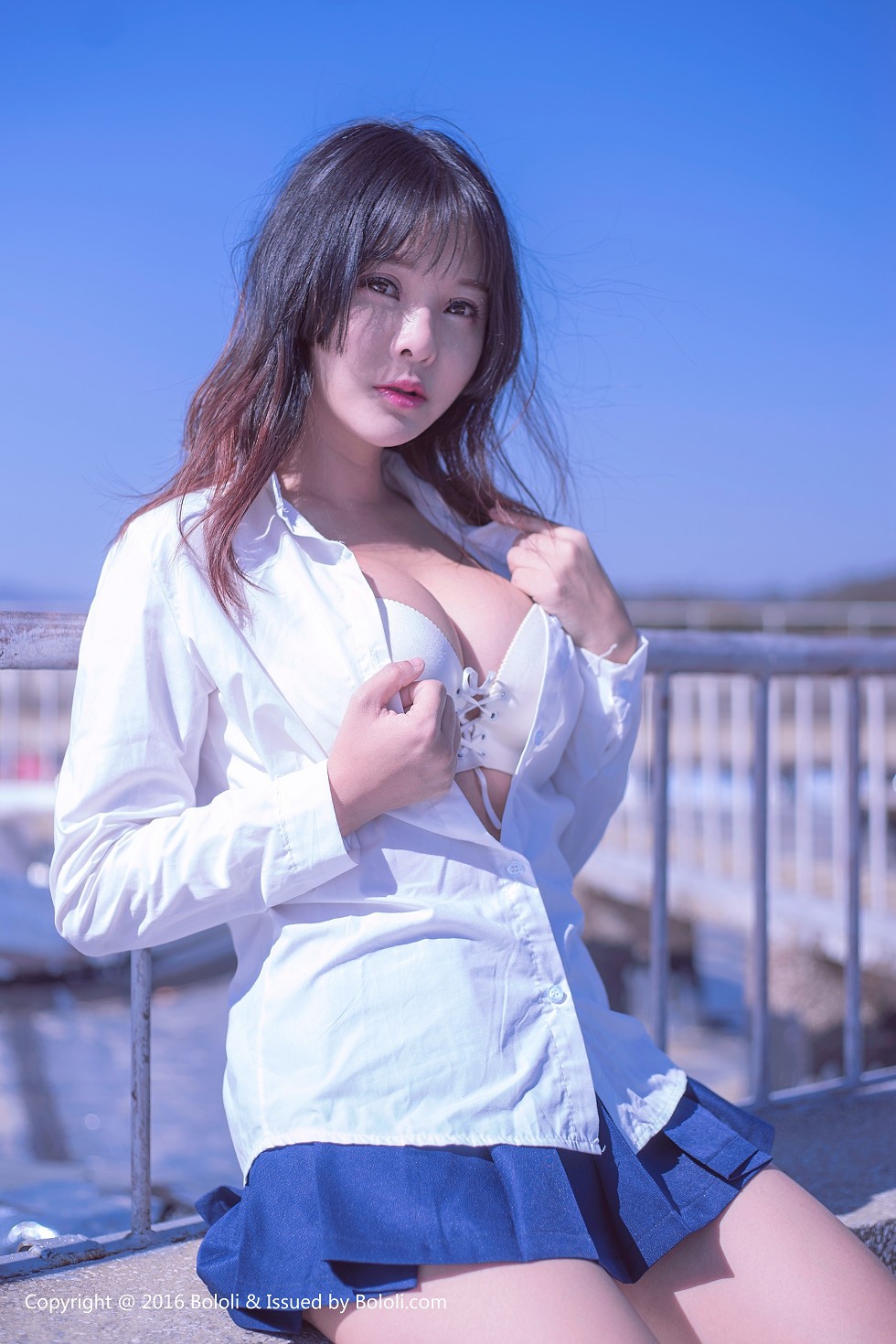 [BoLoli波萝社新刊]Vol.055_嫩模菟菟Victoria天台JK制服脱内衣全裸秀美乳诱惑写真40P