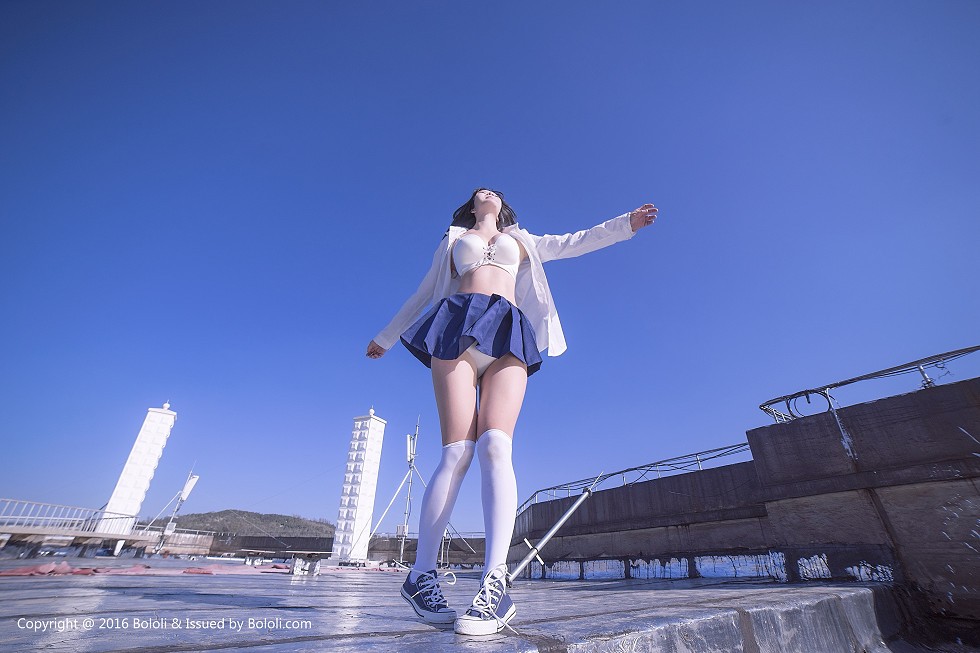 [BoLoli波萝社新刊]Vol.055_嫩模菟菟Victoria天台JK制服脱内衣全裸秀美乳诱惑写真40P