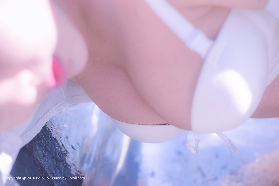 [BoLoli波萝社新刊]Vol.055_嫩模菟菟Victoria天台JK制服脱内衣全裸秀美乳诱惑写真40P