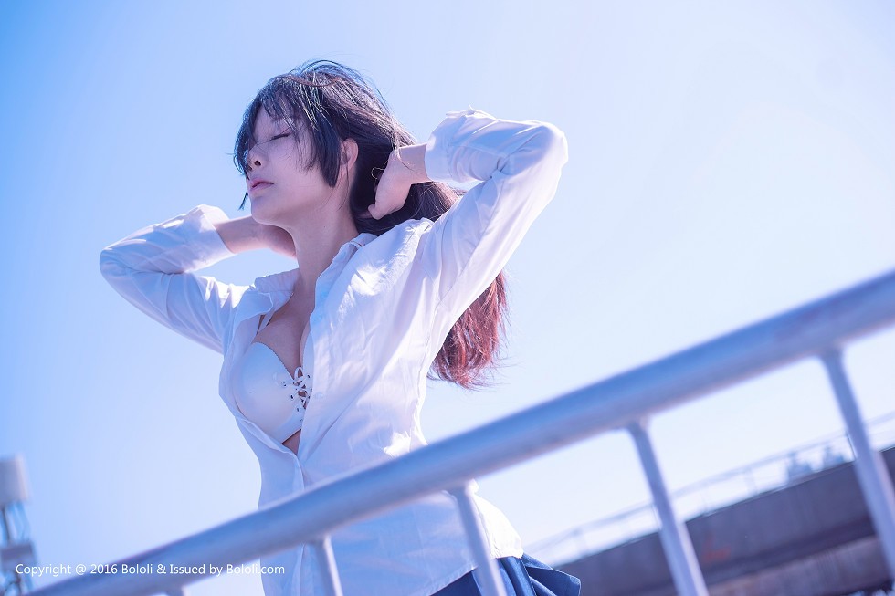 [BoLoli波萝社新刊]Vol.055_嫩模菟菟Victoria天台JK制服脱内衣全裸秀美乳诱惑写真40P