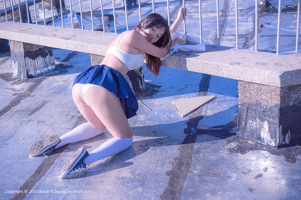 [BoLoli波萝社新刊]Vol.055_嫩模菟菟Victoria天台JK制服脱内衣全裸秀美乳诱惑写真40P