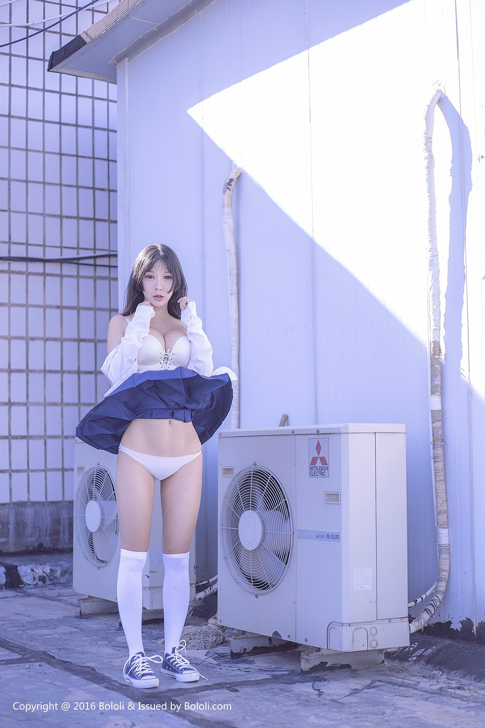 [BoLoli波萝社新刊]Vol.055_嫩模菟菟Victoria天台JK制服脱内衣全裸秀美乳诱惑写真40P