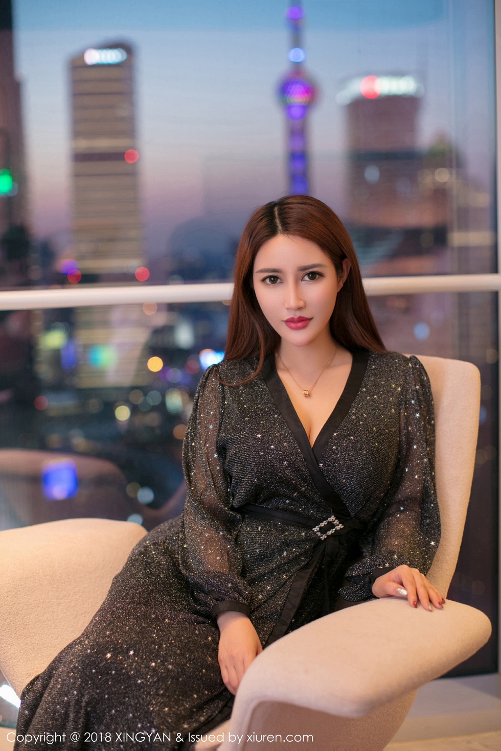 [XINGYAN星颜社]VOL.050_嫩模liyiyi大尺度全裸上身秀豪乳血滴子遮点诱惑写真46P