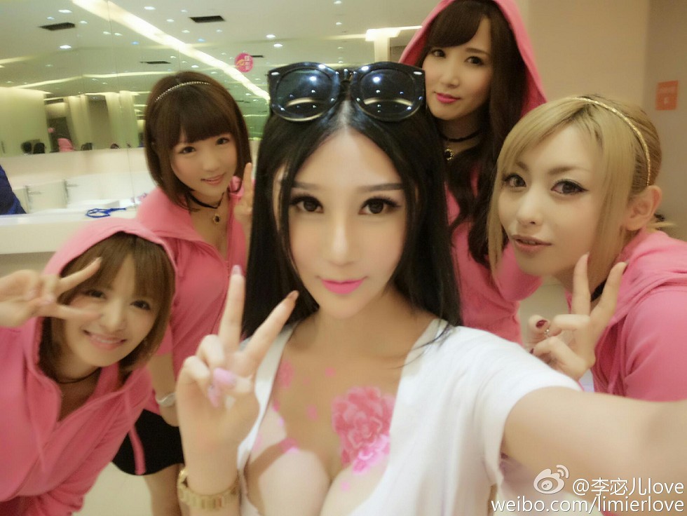 国产嫩模湿吻女神李宓儿高颜值大尺度美胸豪乳海量性感写真111P