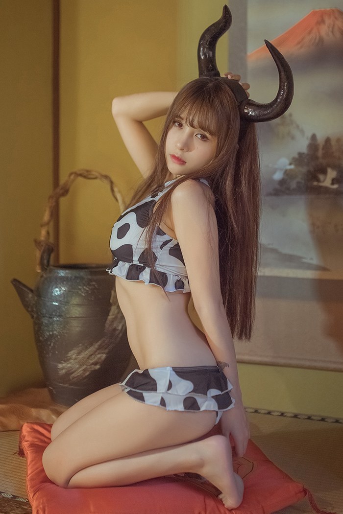 一品奶牛夏美酱酥胸半露乳量惊人(图18)