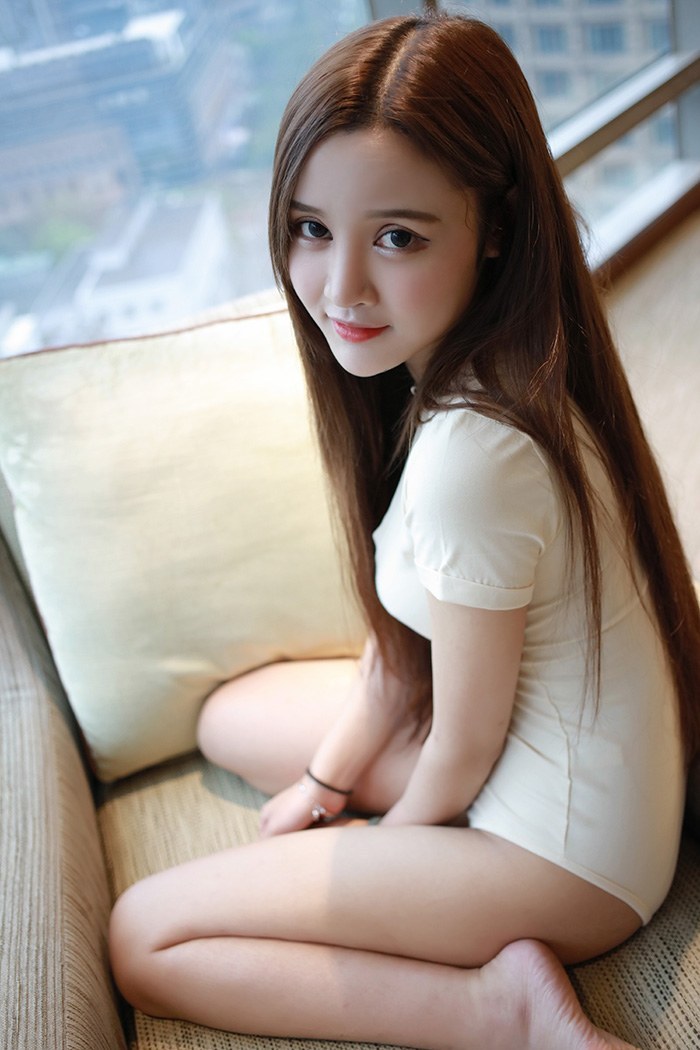 少女姗姗真空上阵玉乳翘臀看点足(图13)