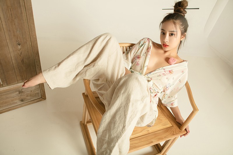 性感姐妹花肚兜难掩凹凸魔鬼身材(图60)
