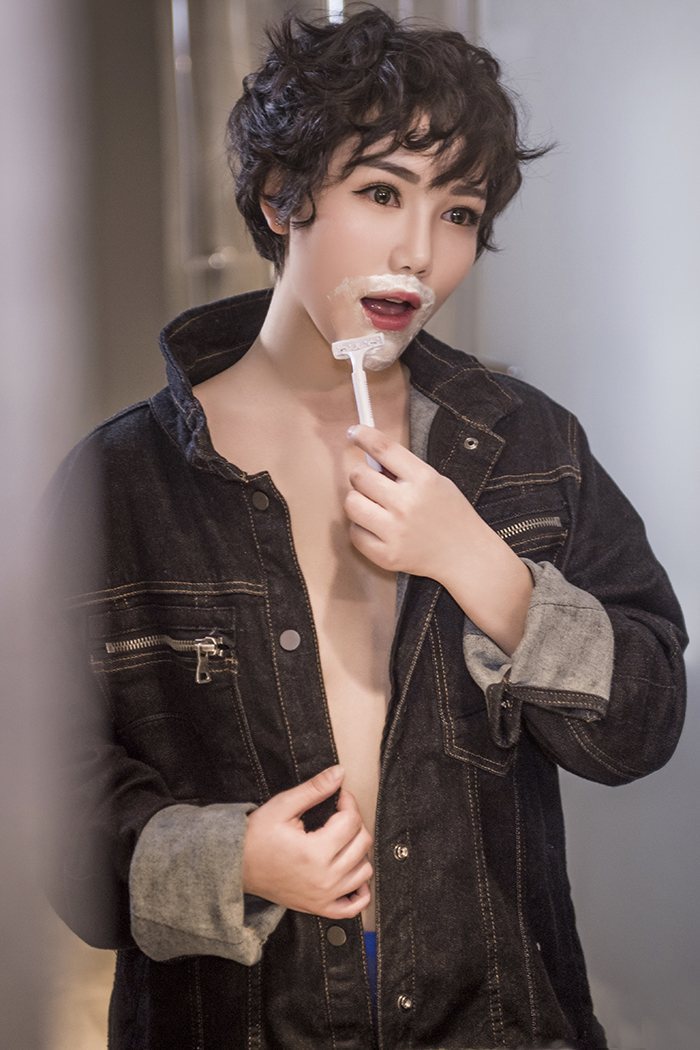 丝袜少妇大悦悦全裸上身秀傲人美乳(图21)