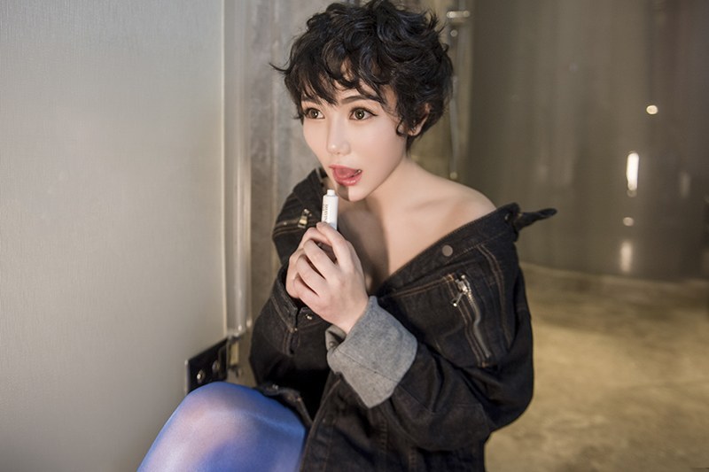 丝袜少妇大悦悦全裸上身秀傲人美乳(图38)